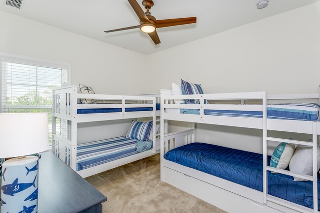 Building Photo - 6584 Carlinga Dr