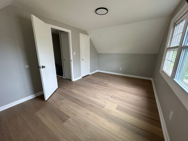 Building Photo - 4 Bedroom, 2 Bathroom Cape Cod