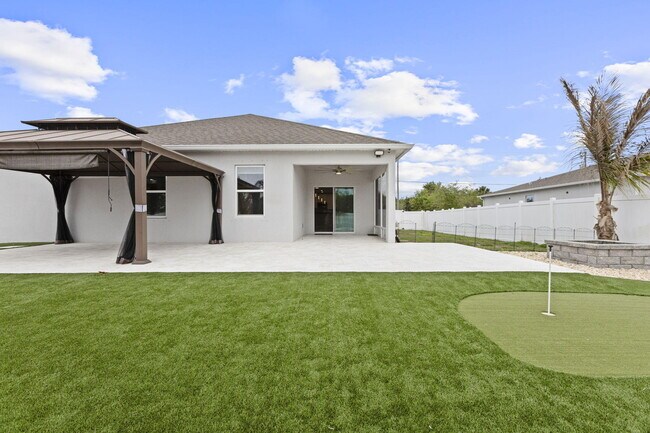 Building Photo - 681 SW Millard Dr