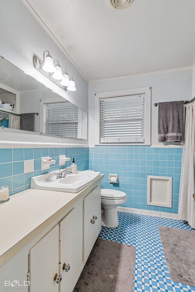 Building Photo - Adorable Broadmoor rental!