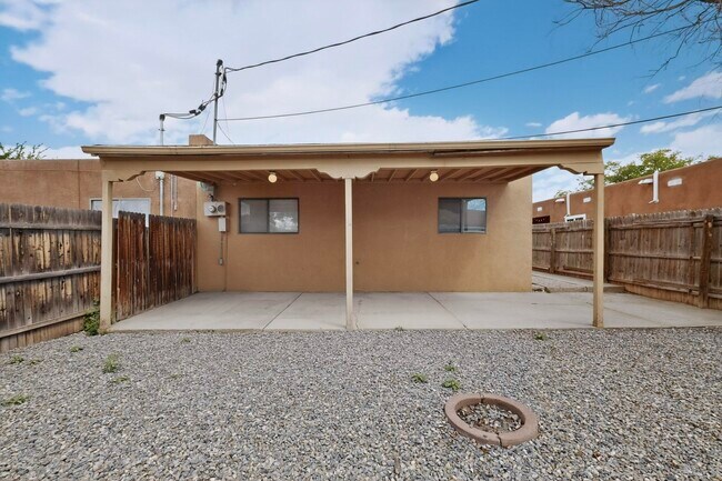 Building Photo - 222 Shannon Pl NW