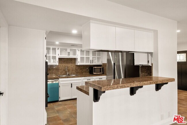 Building Photo - 15005 Killion St