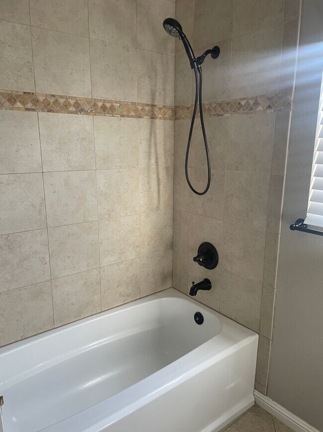 Building Photo - 4 Bed Pool House for Rent in Wildomar