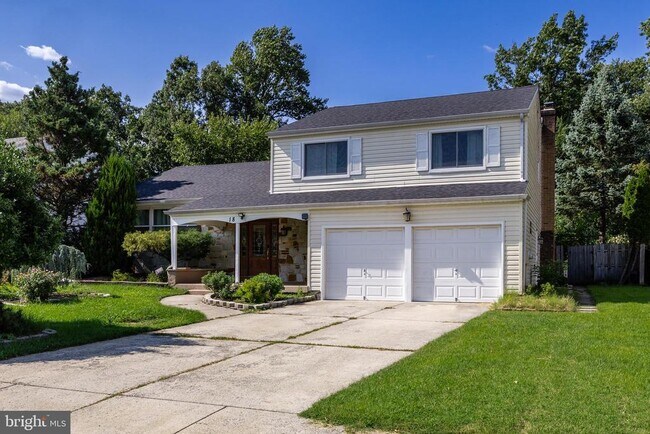 Building Photo - 18 Lakeview Dr