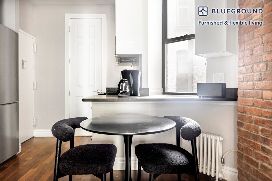 Building Photo - 246 Mott St