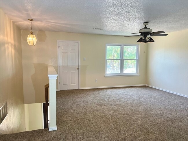 Building Photo - 1204 Hillside Dr