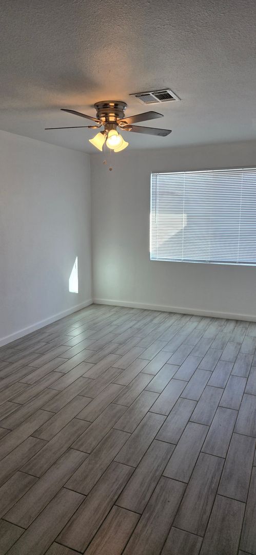 Building Photo - Newly Remodeled 2 Bedroom 1 Bath Condo