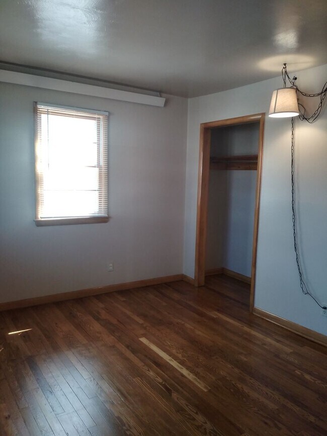 Building Photo - r211LBP