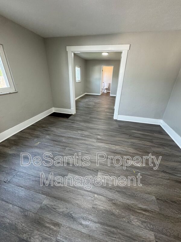 Building Photo - 718 Ridge Ave