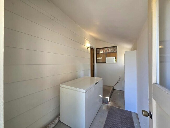 Building Photo - Large 4 Bedroom 2 Bath in Quaint Waterville
