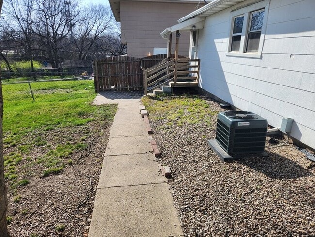 Building Photo - 610 McKinley Ave