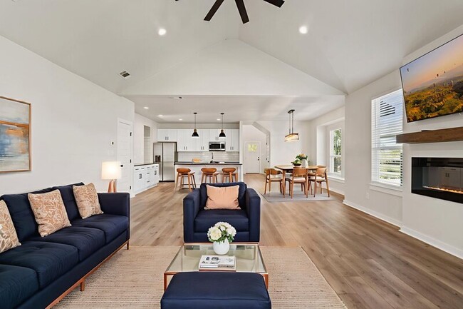 Building Photo - 853 Cypress Ln