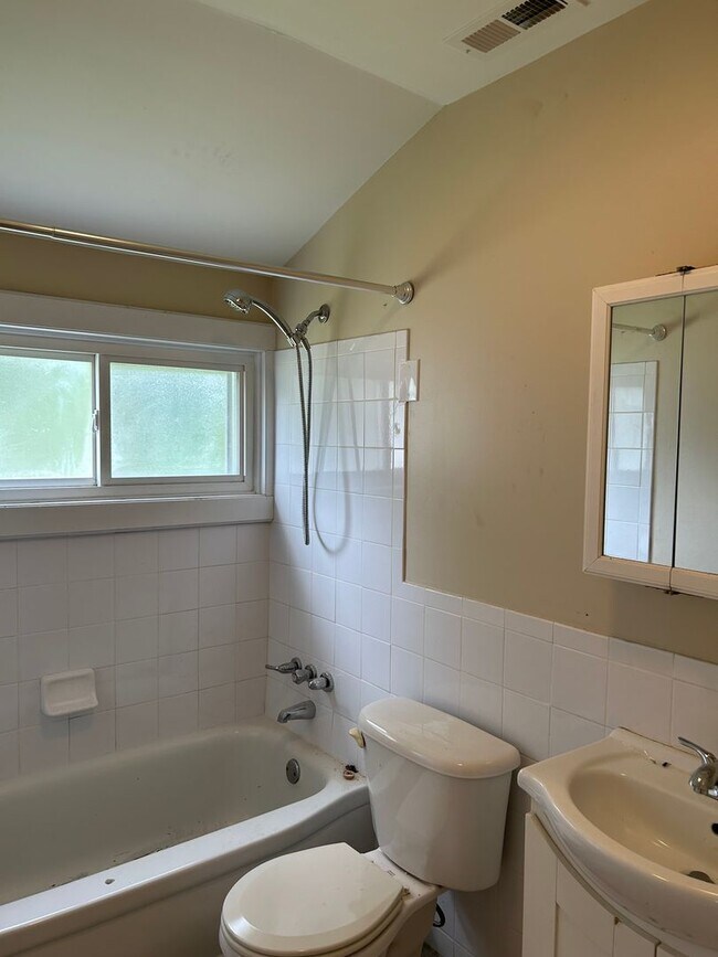 Building Photo - Spacious 4BR + Bonus Room – Available May 10! Regency Area!