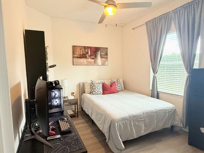 Building Photo - Beautiful 3-Bedroom Home in Lake Nona – $2...