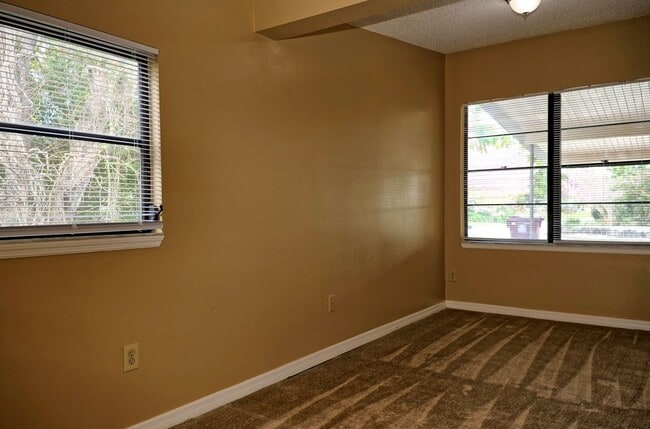 Building Photo - Beautiful 3bd 2bth Home with patio and large back yard available now! Great Location! Landscaping...