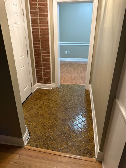 Building Photo - 2144 Rexford Rd