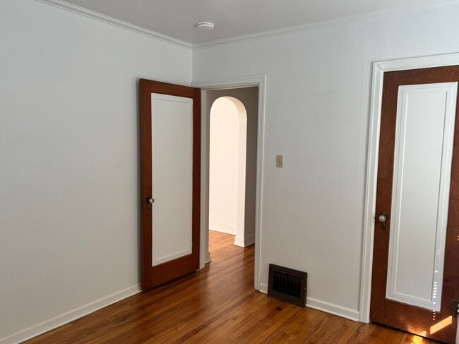 Building Photo - 618 E 27th St