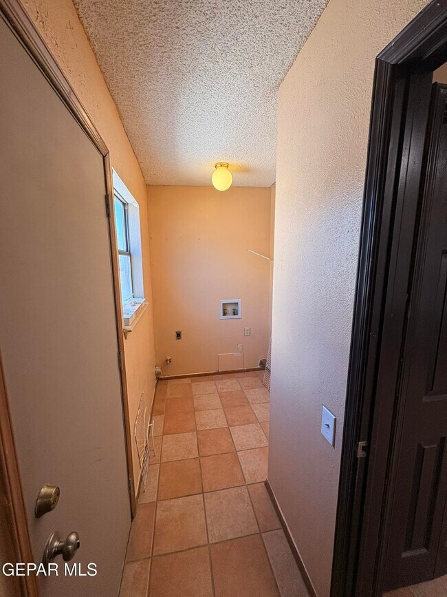 Building Photo - 7148 Villa Hermosa Dr