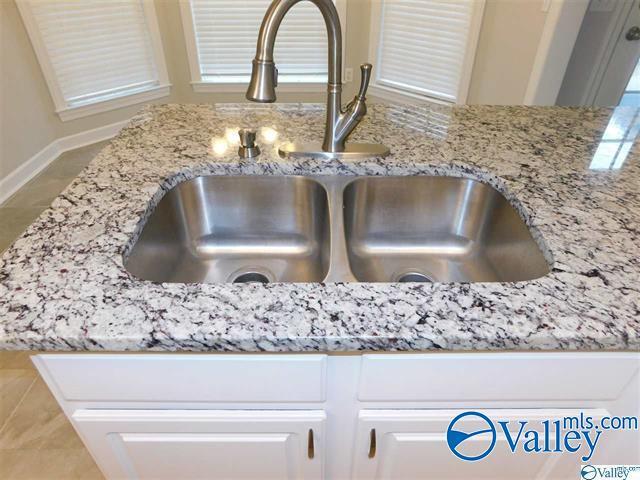 Building Photo - 113 Winding Trail