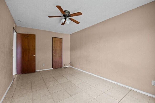 Building Photo - 15619 Fall Briar Dr
