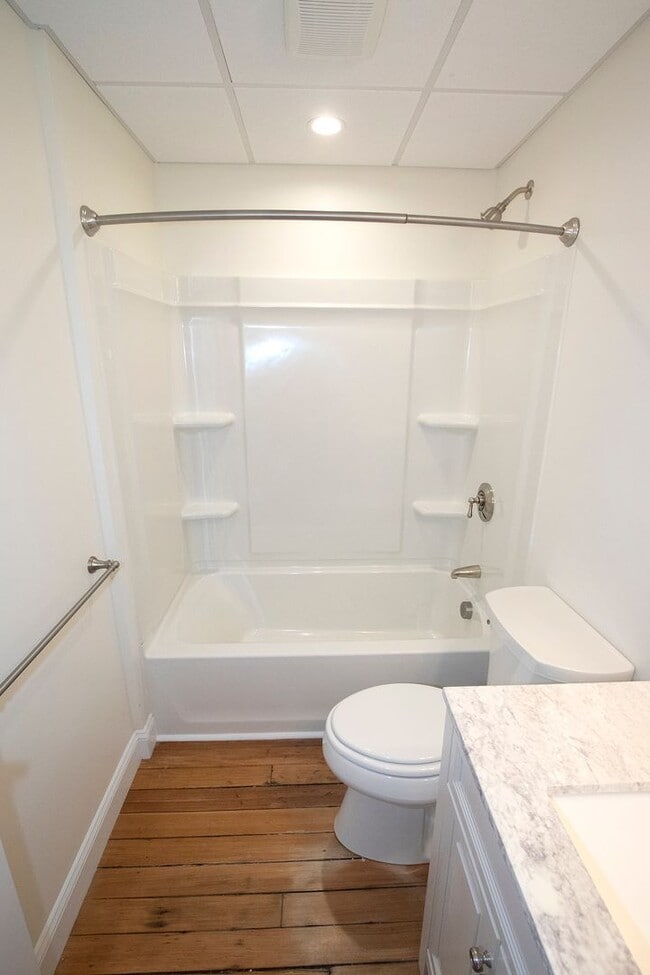 Building Photo - 440 Central Ave