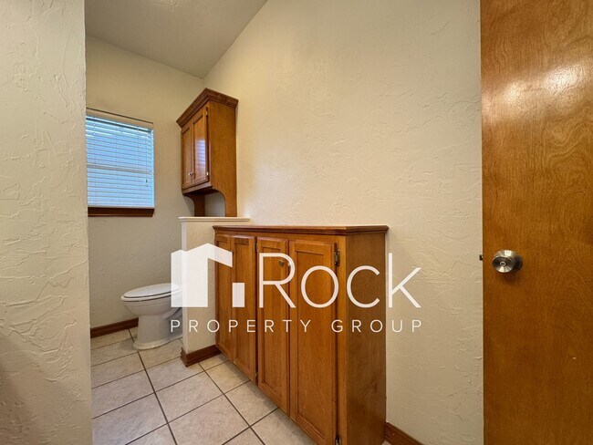 Building Photo - Charming 3-Bed 3-Bath Home with Tornado Shelter & Generator