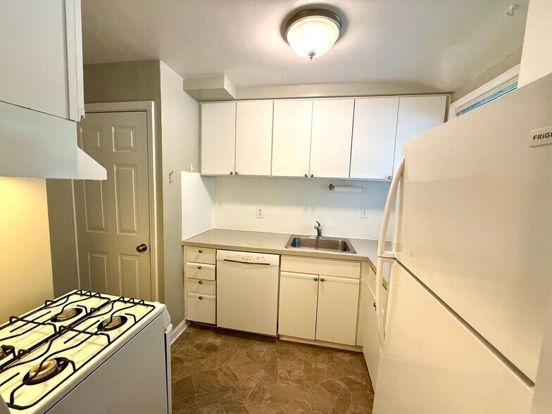 Building Photo - 2824 Whitewood St