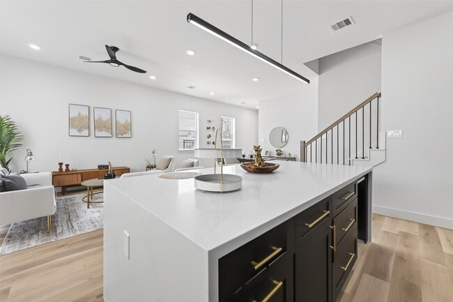 Building Photo - 975 Highland Lgt Ln