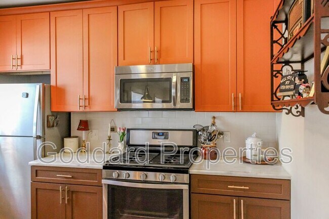 Building Photo - 907 Stiles St