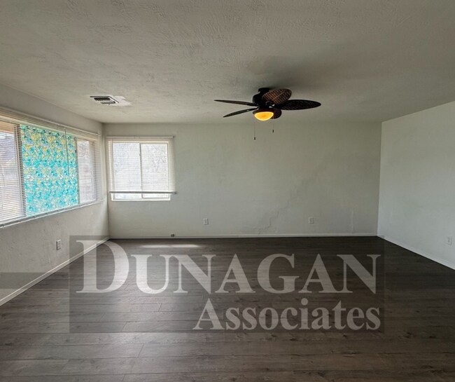 Building Photo - !!Scheduled showing for 3/25 @ 3:30-3:40 !!1Cute cozy 2 bedroom 1 bath with water , sewage , garb...