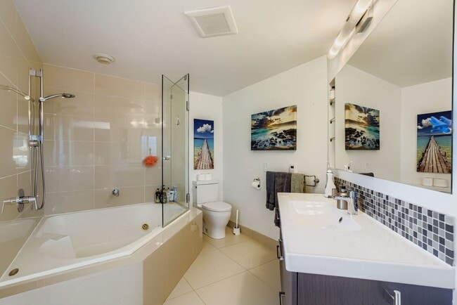 Building Photo - Bitter Lake Home