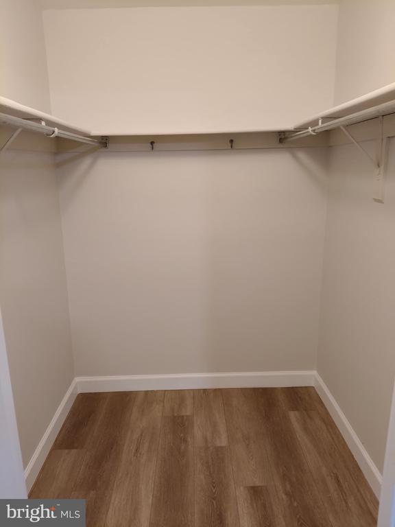 Building Photo - 423 Christopher Ave