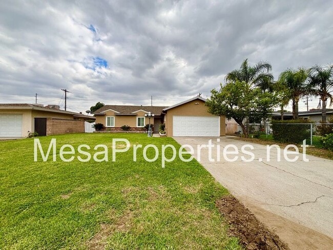 Building Photo - 17571 Deodar Ave