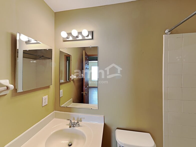 Building Photo - 818 Bent Oak Dr