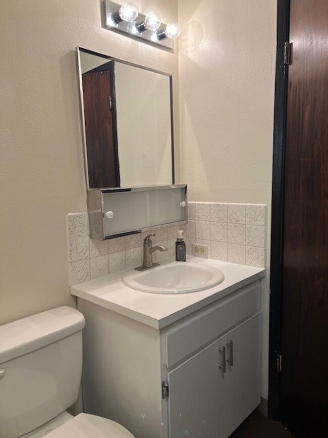 Building Photo - 15102-15104 E Rich Ave