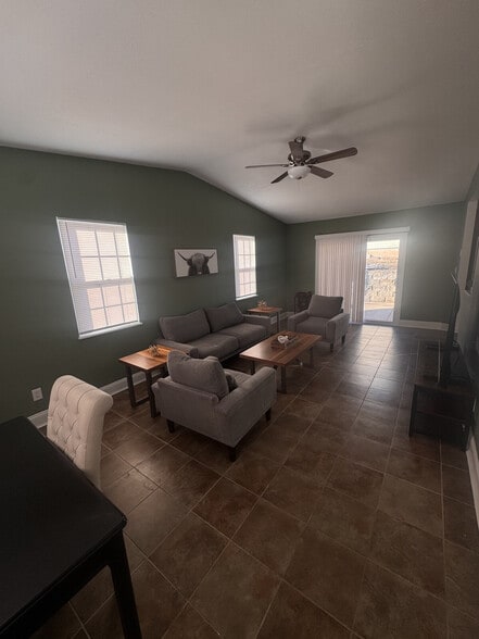 Building Photo - 5765 Heritage-SI ID1472906P