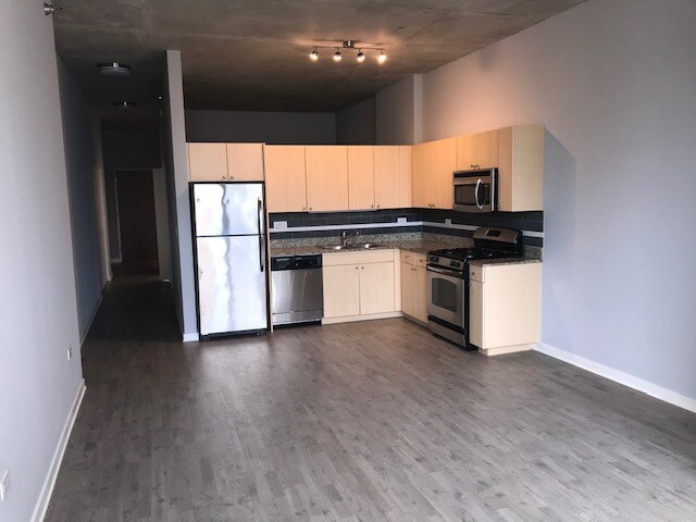 Building Photo - 235 W Van Buren St
