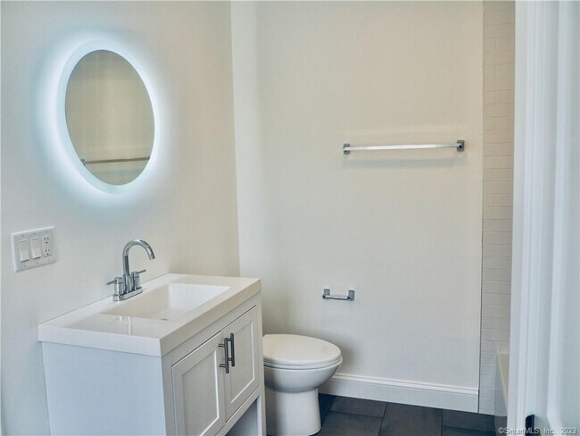 Building Photo - 70 Seminary St