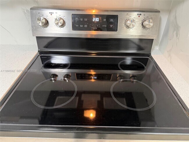 Building Photo - 8550 SW 109th Ave