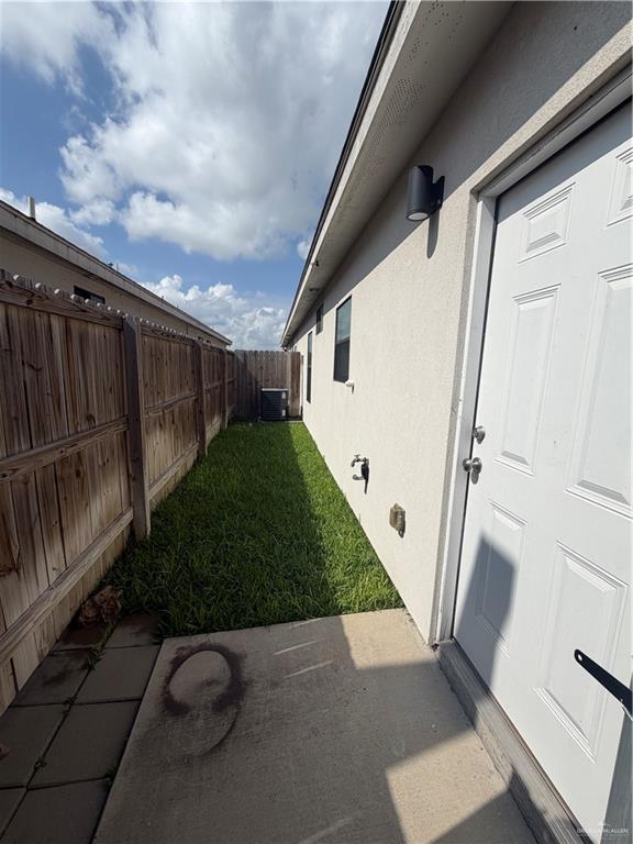 Building Photo - 2022 Summerland Ln