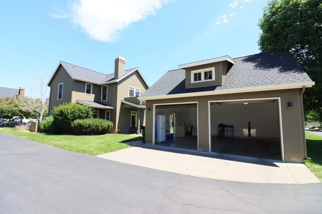 Building Photo - Fully Furnished home in Sisters Oregon
