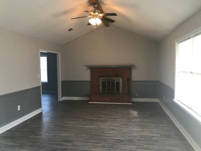 Building Photo - Spacious Home in Hephzibah, Georgia!