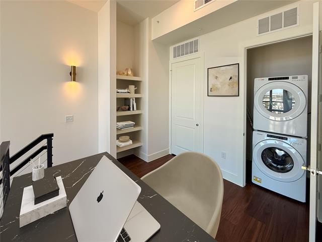 Building Photo - 3611 Congress Ave