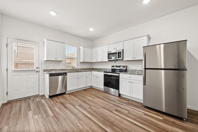 Building Photo - 473 Thistle Ln