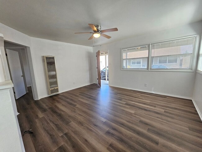 Building Photo - RETIREMENT COMMUNITY: Renovated Residence Hidden Gem 2 Bed/1 Bath - San Leandro
