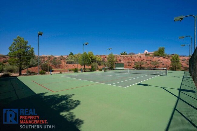Building Photo - Beautiful Coral Canyon Home