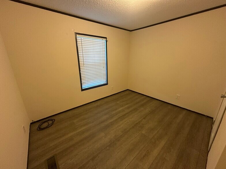 Building Photo - 2123 Bradford St