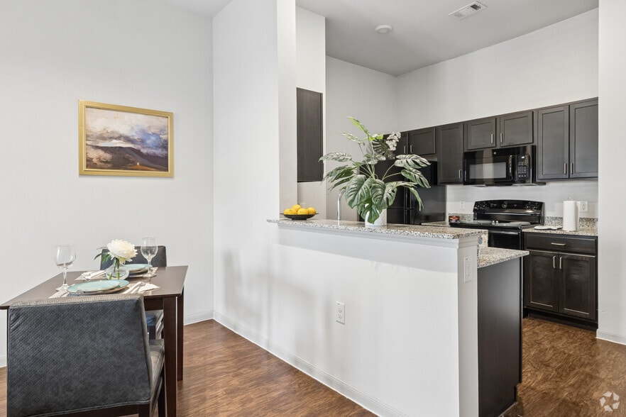 1BR, 1BA - 730SF - Dining Room - The Nightingale at Goodnight Ranch - After 55