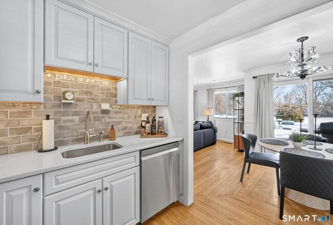 Building Photo - 78 Landing Cir