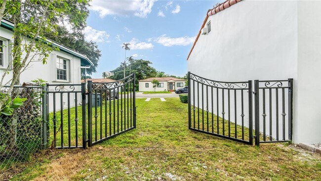 Building Photo - 49 Alcantarra Ave